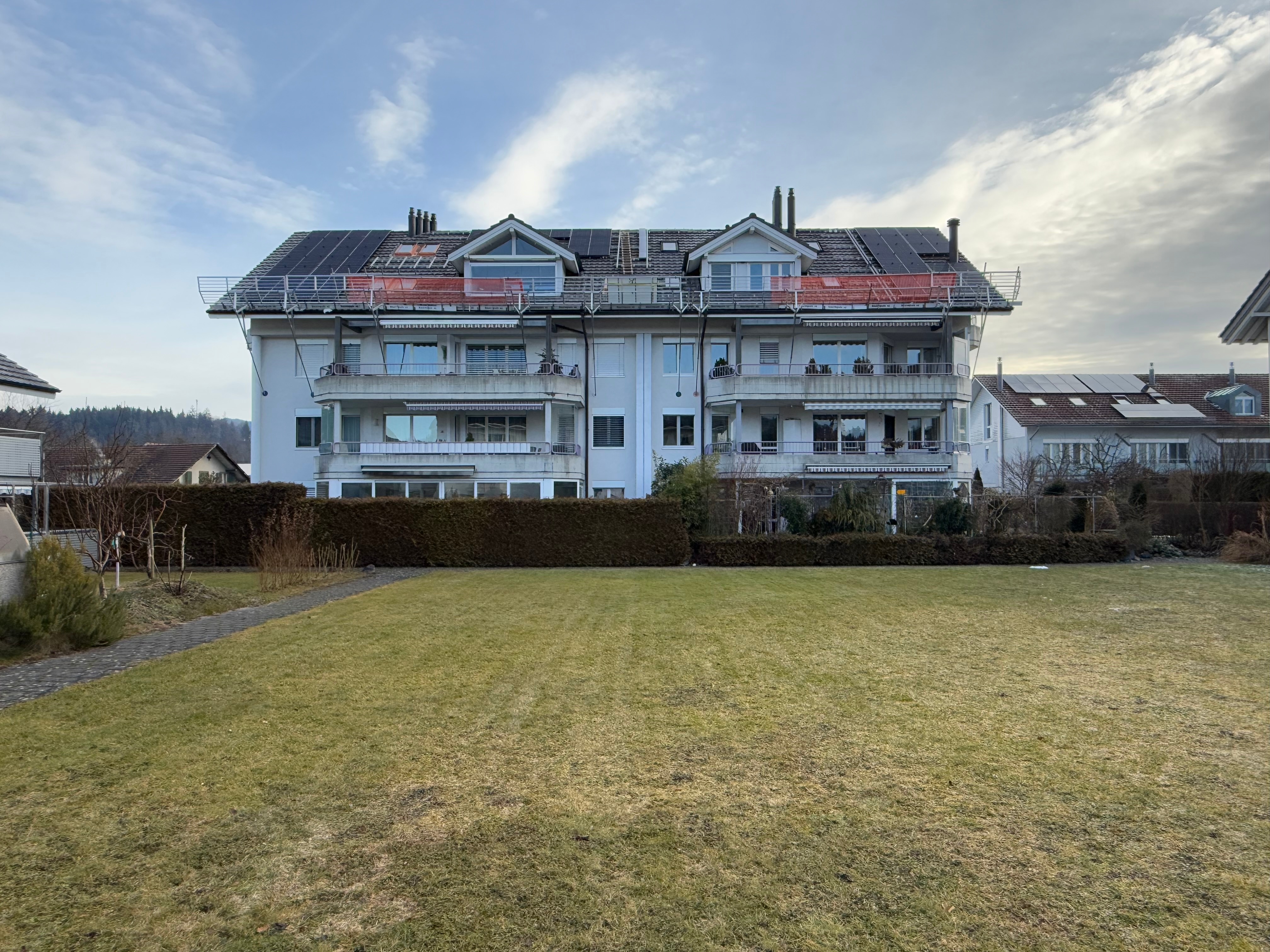 Objekt - Stilvolle 4.5-Zimmer-Wohnung mit Blick auf die Bergkette des Berner Oberlands - Ruchti Partner AG Immobilien-Dienstleistungen