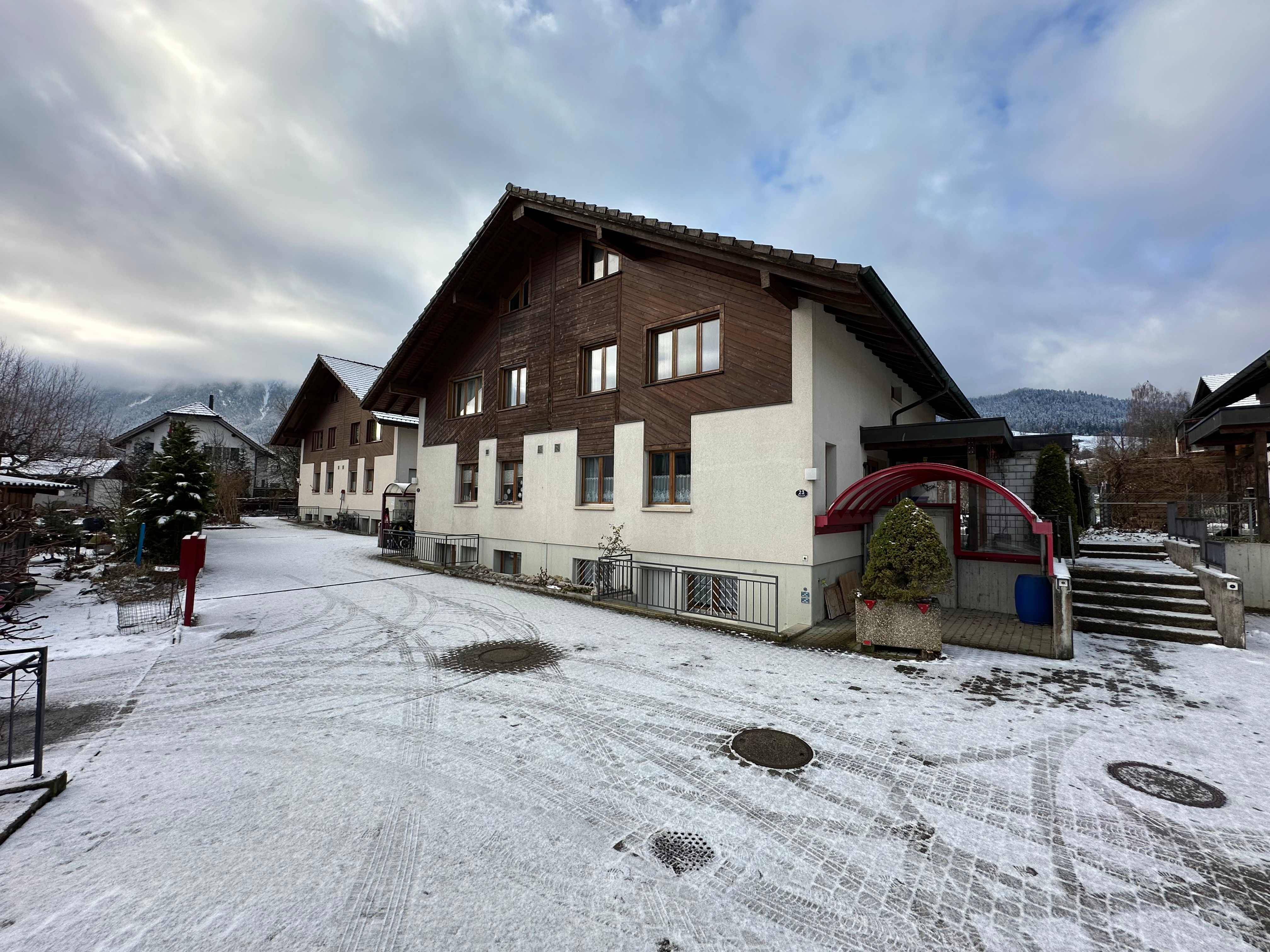 Objekt - Familienfreundliches 5.5-Zimmer-Doppeleinfamilienhaus mit Ausbaupotenzial - Ruchti Partner AG Immobilien-Dienstleistungen