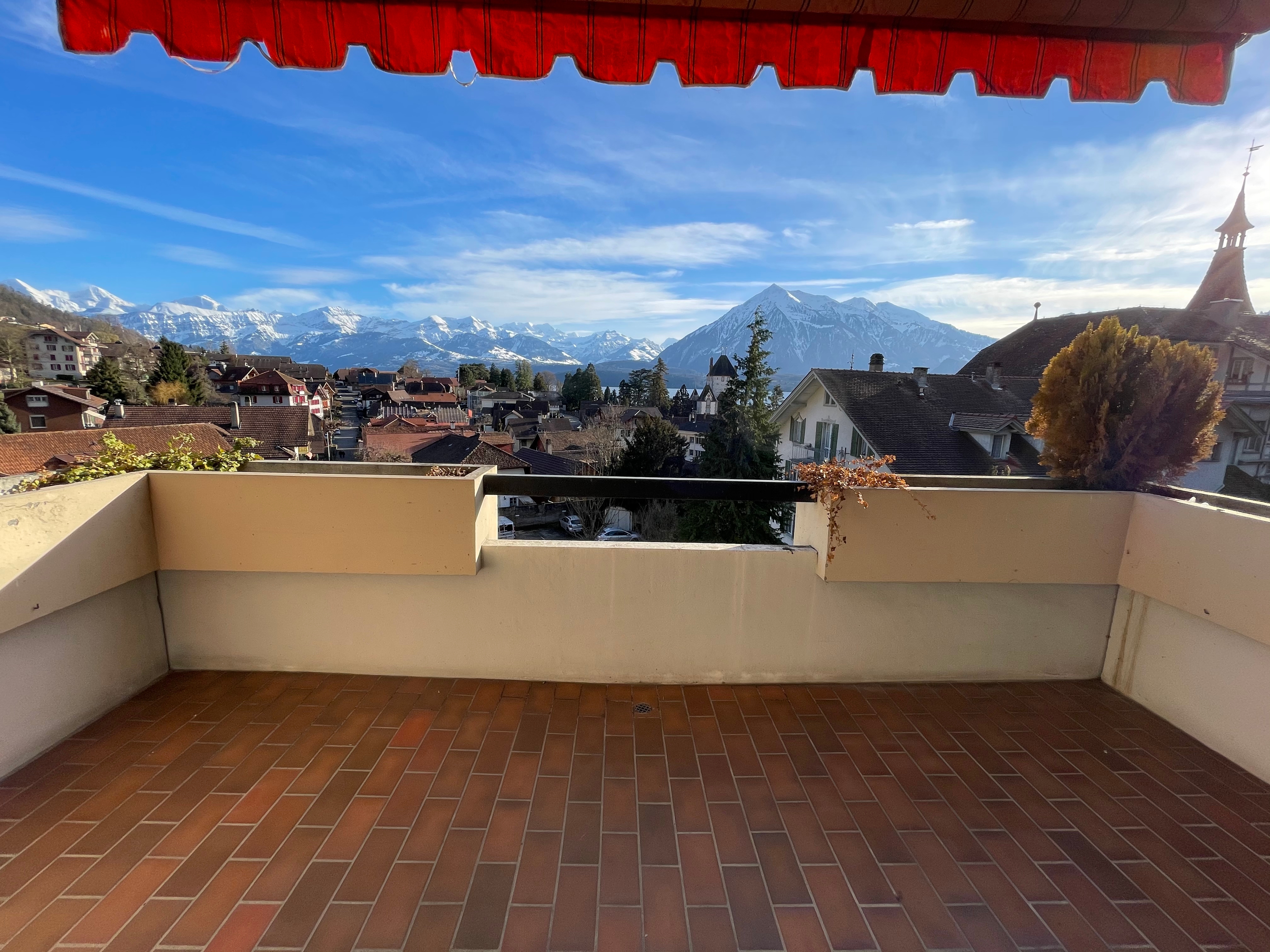 Objekt - Sonnige 2-Zimmer-Wohnung in Oberhofen - Ruchti Partner AG Immobilien-Dienstleistungen