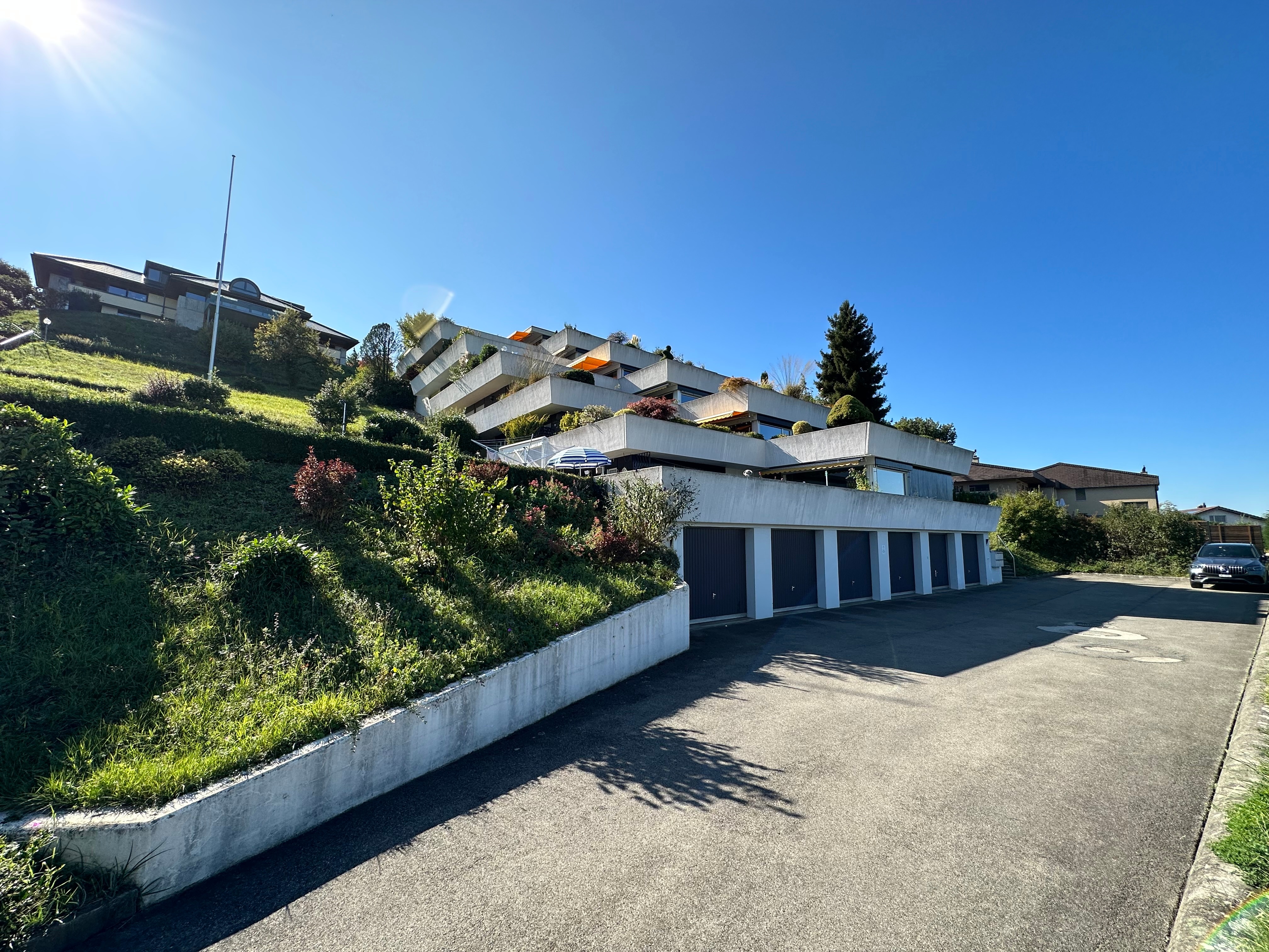 Objekt - 4.5-Zimmer-Terrassenhaus mit unverbaubarer Aussicht auf den Thunersee - Ruchti Partner AG Immobilien-Dienstleistungen